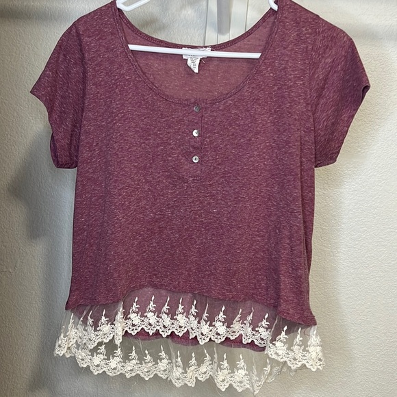 T-shirt with lace high low - Picture 1 of 2